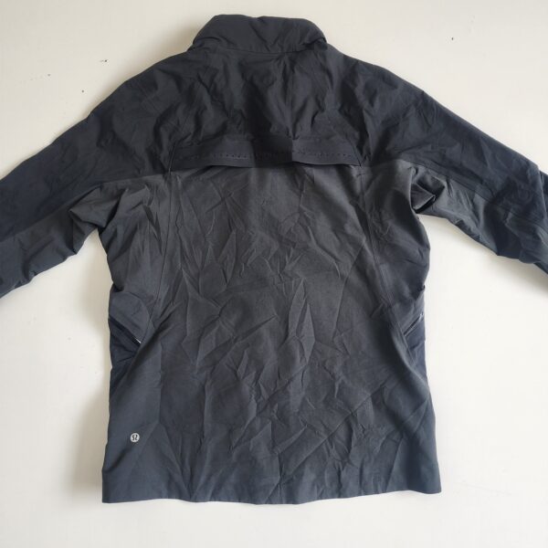 Chumpa impermeable Lululemon - Imagen 4