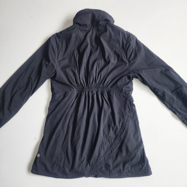 Chumpa rompevientos Lululemon - Imagen 4