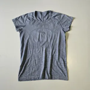 Playera Lululemon talla 12 para dama
