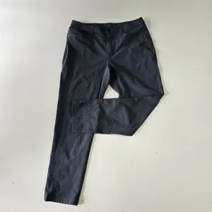 Pantalón Lululemon azul marino talla 34 para caballero